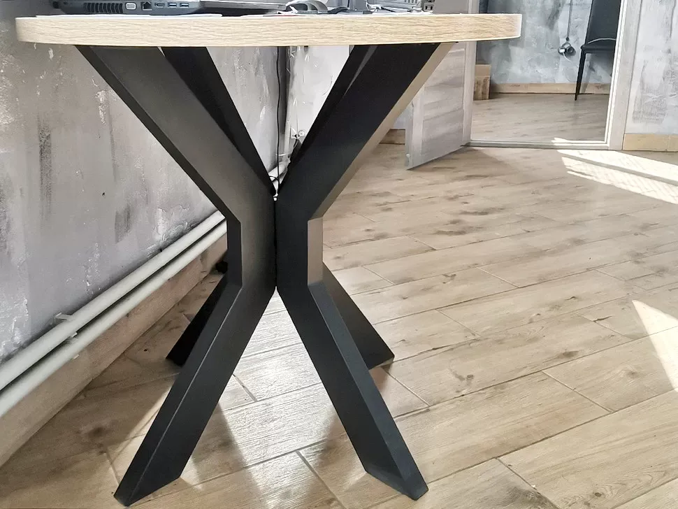 Круглый обеденный стол Кросс Loft столешница Аляска мебельная фабрика Металл-Дизайн Круглый обеденный стол Кросс Loft столешница Аляска мебельная фабрика Металл-Дизайн