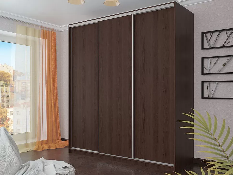 Шкаф-купе трехдверный 1800x450x2400 ширина 1,8 метра в интерьере комнаты мебельная фабрика ВИП-Мастер