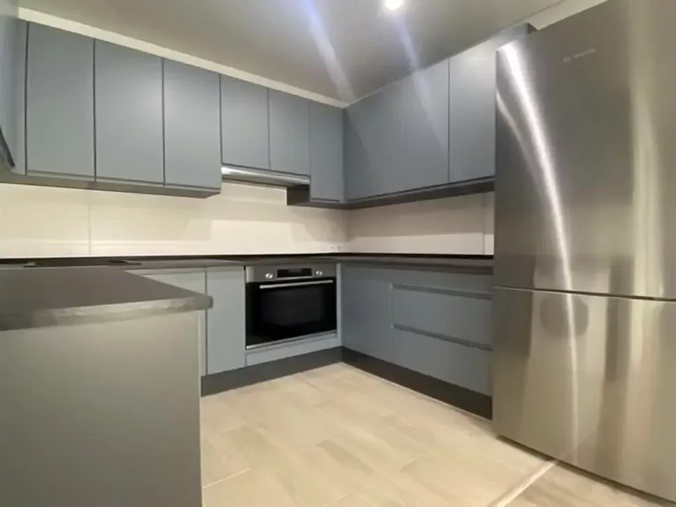 П-образная серая кухня Интерно VIP-Master 6 метров 1700x2400x1800 П-образная серая кухня Интерно VIP-Master 6 метров 1700x2400x1800