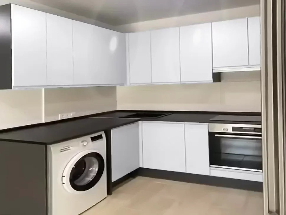 Белая глянец П-образная кухня Интерно VIP-Master 6 метров 1700x2400x1800 Белая глянец П-образная кухня Интерно VIP-Master 6 метров 1700x2400x1800