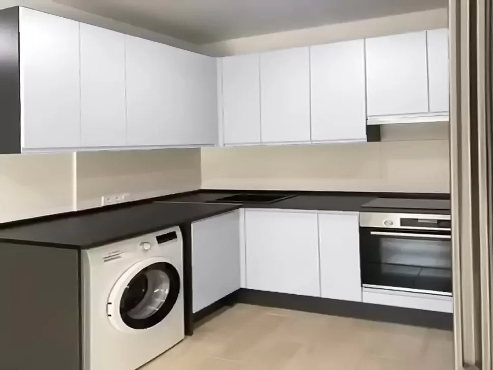Белая П-образная кухня Интерно VIP-Master 6 метров 1700x2400x1800 Белая П-образная кухня Интерно VIP-Master 6 метров 1700x2400x1800