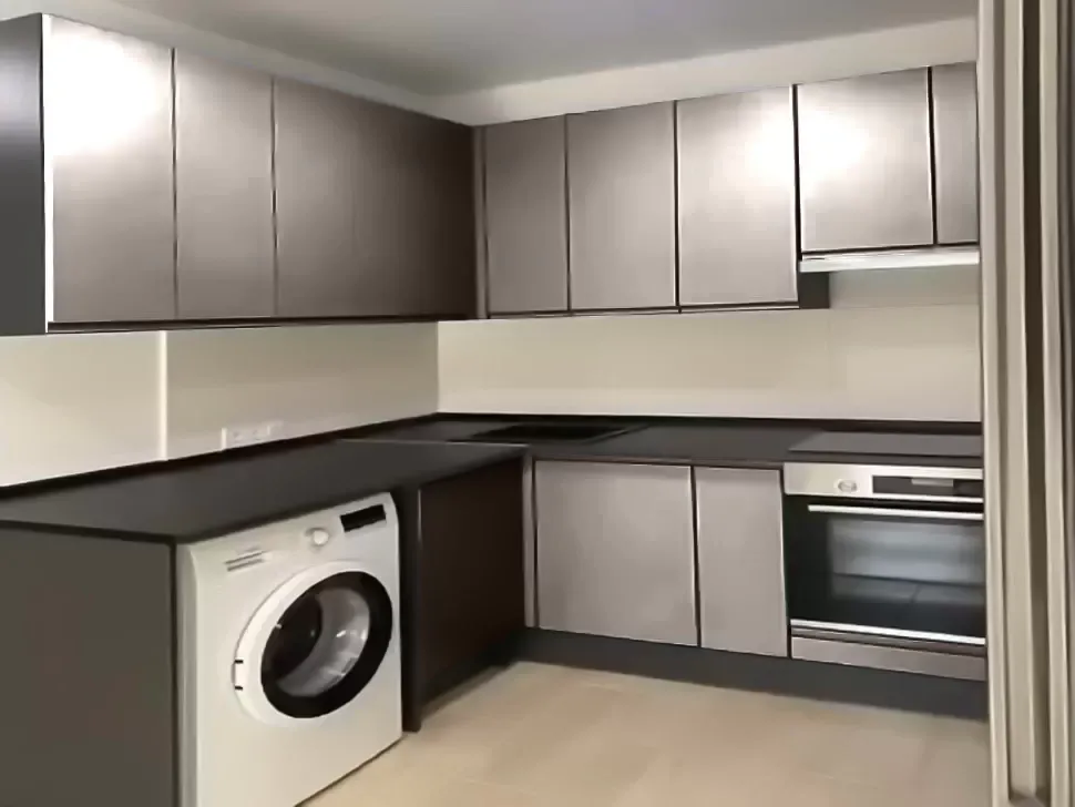 Кофейная глянец П-образная кухня Интерно VIP-Master 6 метров 1700x2400x1800 Кофейная глянец П-образная кухня Интерно VIP-Master 6 метров 1700x2400x1800