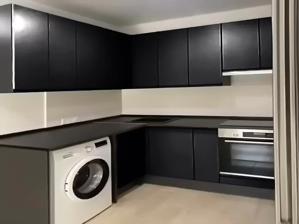 Черная глянец П-образная кухня Интерно VIP-Master 6 метров 1700x2400x1800 Черная глянец П-образная кухня Интерно VIP-Master 6 метров 1700x2400x1800