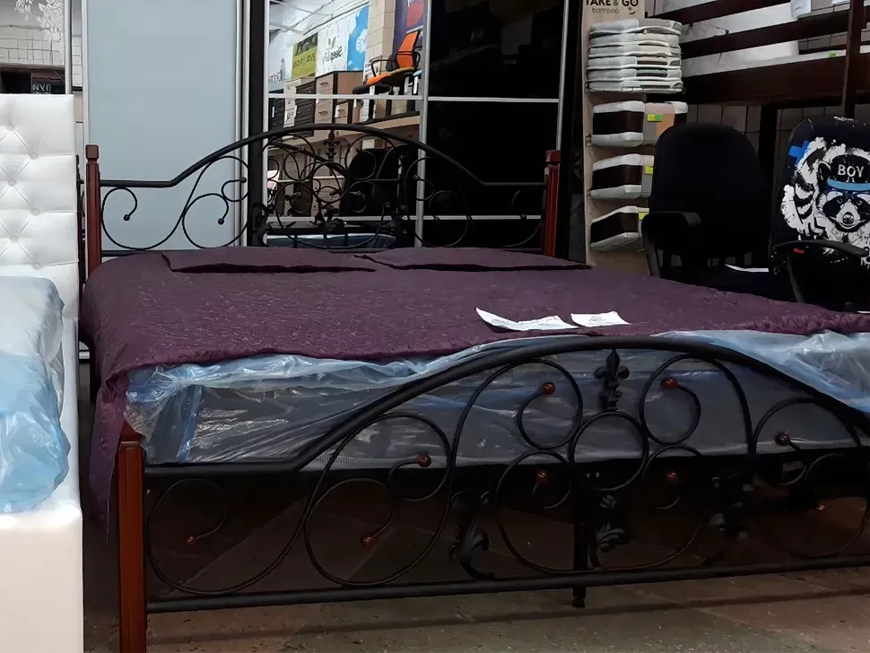 Двоспальне металеве ліжко Жозефіна на дерев'яних ніжках Метал-Дизайн фото 8 Двоспальне металеве ліжко Жозефіна на дерев'яних ніжках Метал-Дизайн фото 8