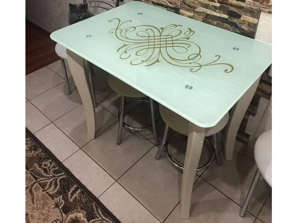 Белый стеклянный кухонный стол ДКС Классик Антоник покраска